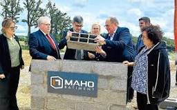 Maho Bâtiment présent lors de la cérémonie de pose de la première pierre du village d’enfants SOS à Plumelin, juin 2025.